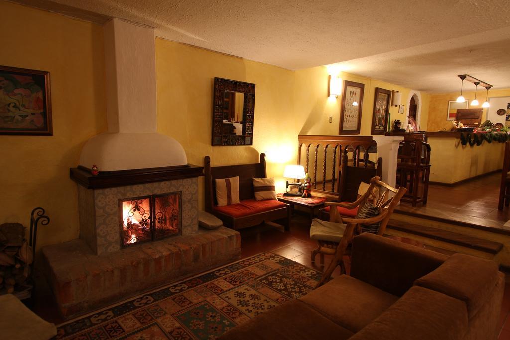 אוטהוואלו Las Palmeras Inn מראה חיצוני תמונה
